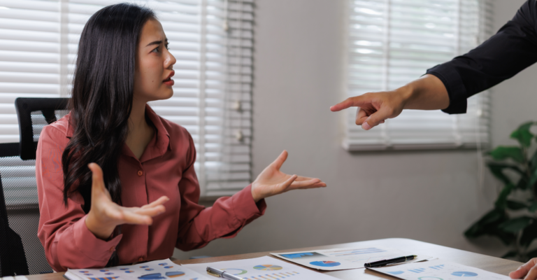 acusación falsa de violencia intrafamiliar